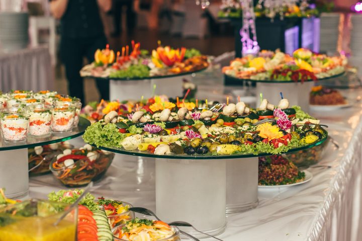 Comment ajouter une touche exotique à un repas de mariage ?