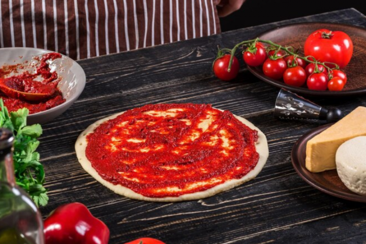 Astuces pour obtenir une sauce tomate parfaite sur votre pizza