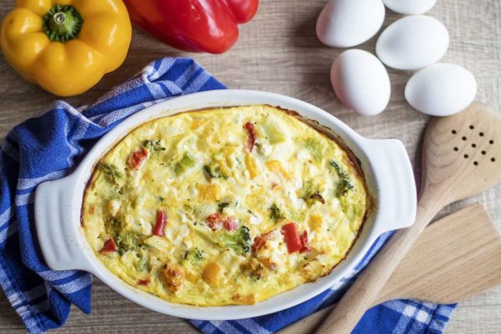 Quiche aux poivrons grillés et au fromage de chèvre : une entrée chaude colorée et originale