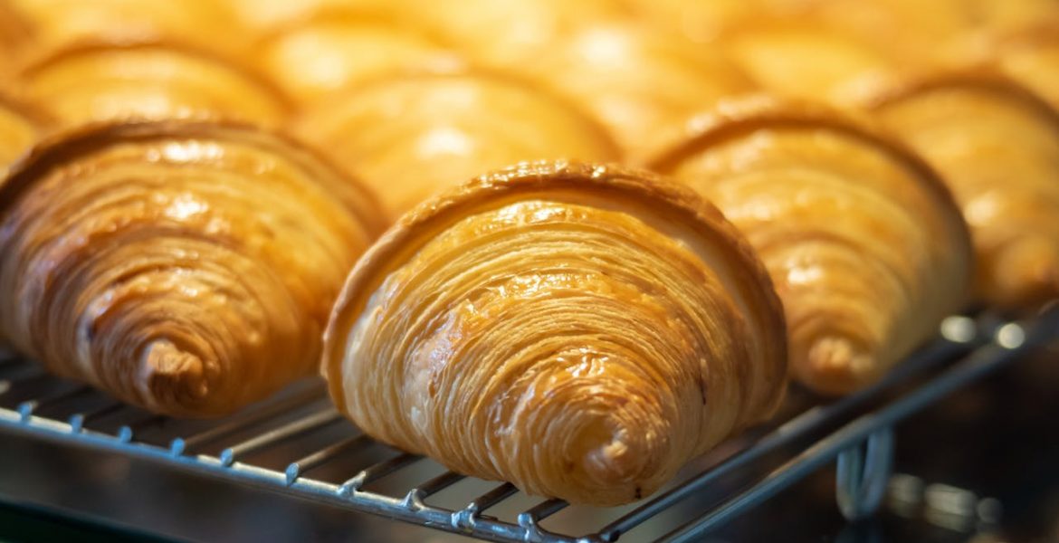 L’histoire des croissants : De Vienne à Paris, une viennoiserie iconique