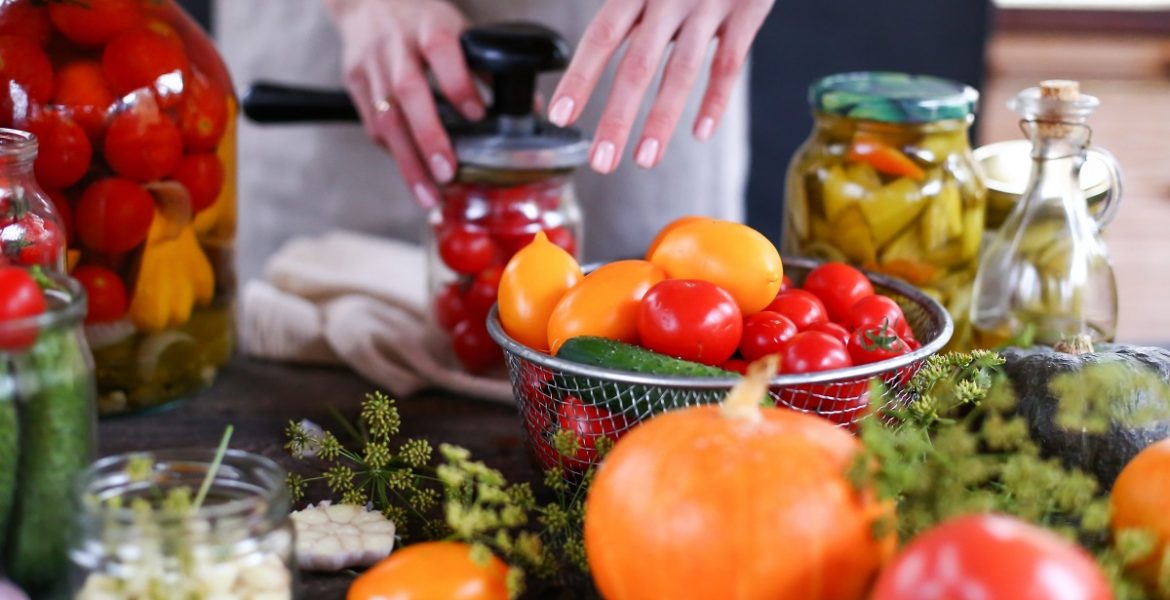 Découvrez les accompagnements traditionnels pour sublimer votre achard de légumes