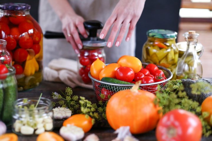 Découvrez les accompagnements traditionnels pour sublimer votre achard de légumes
